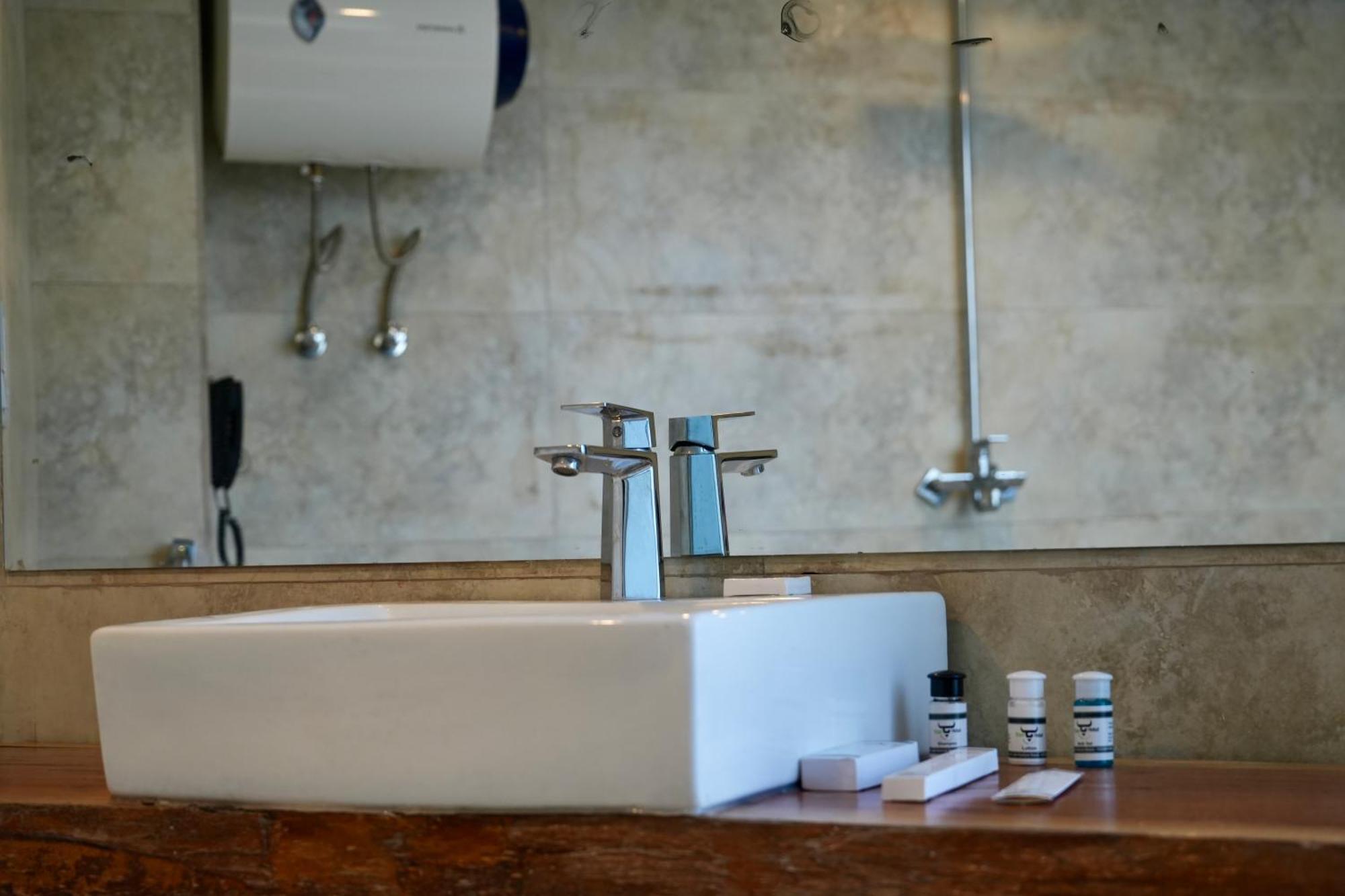 Tibet Hotel Skardu Ngoại thất bức ảnh